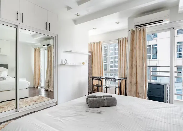 Codys Corner Bgc Private Aparthotel